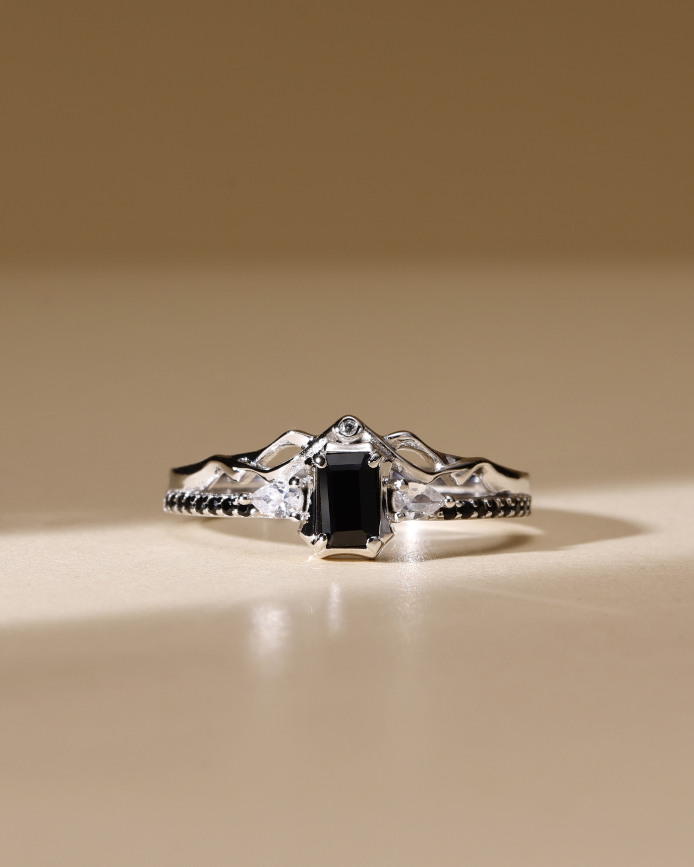 Sylus - Entwined Night (Women's Ring)|Affinity 100 (White Gold Version)