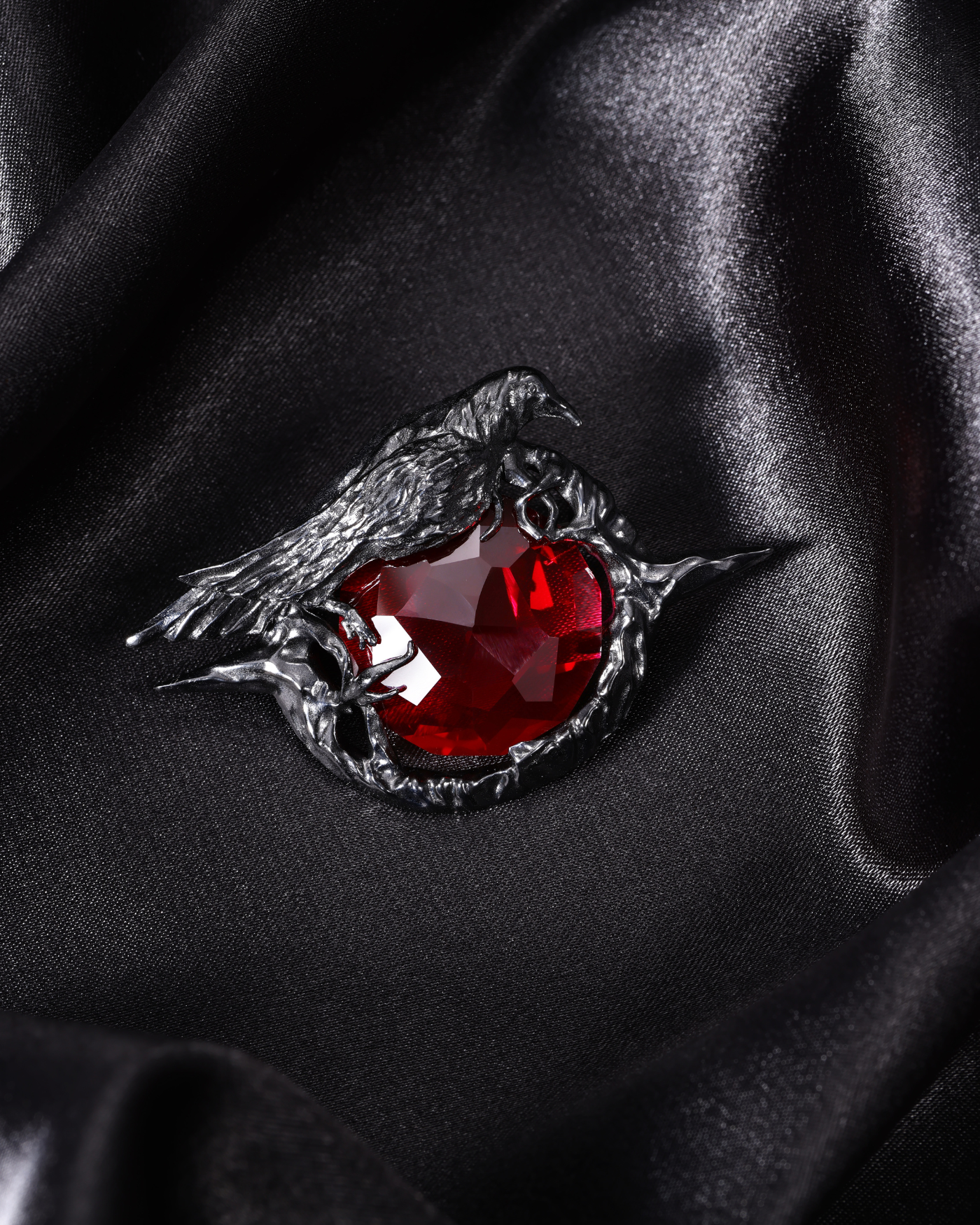 Sylus N109 Pass Crow Brooch | Love and Deepspace