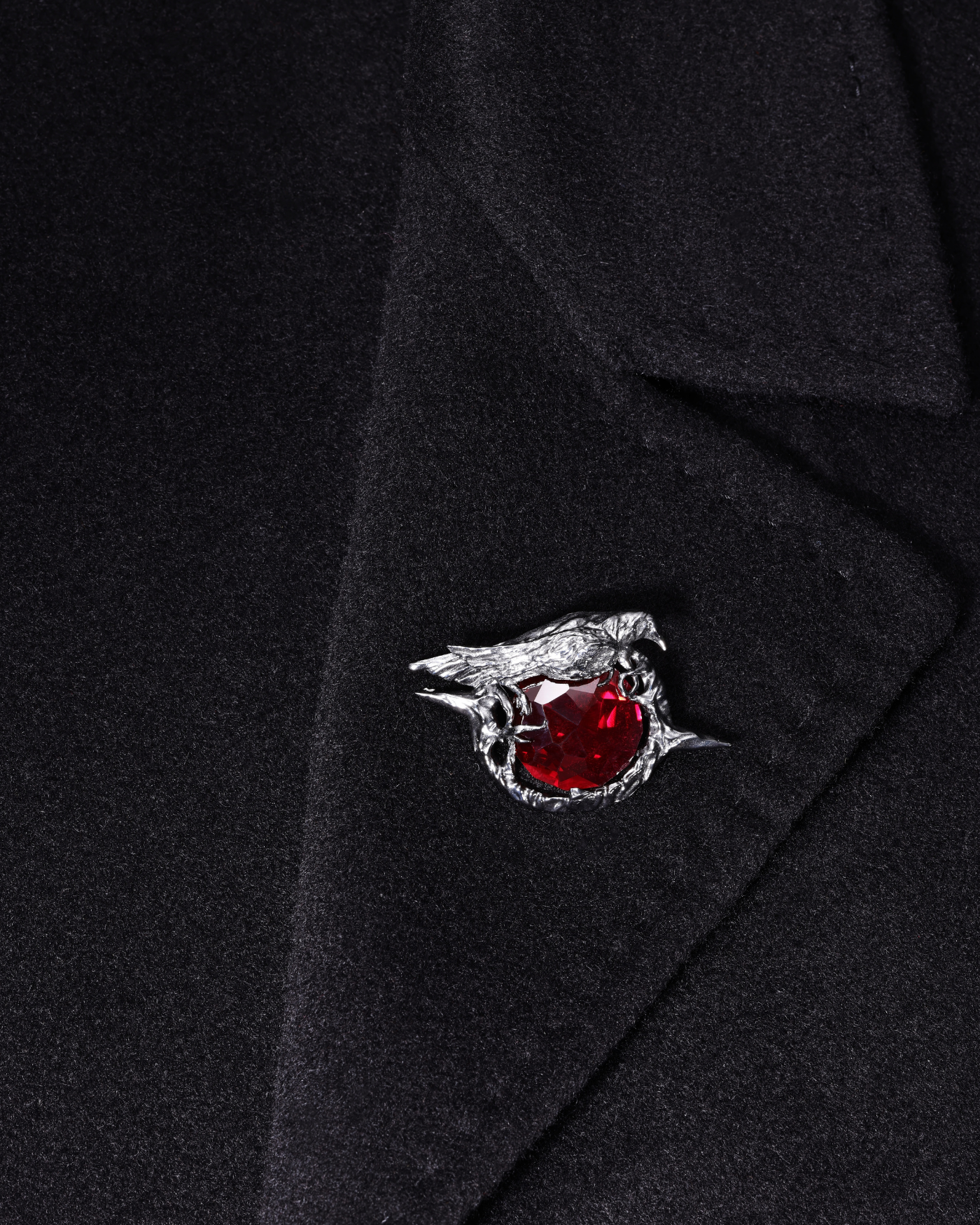 Sylus N109 Pass Crow Brooch | Love and Deepspace