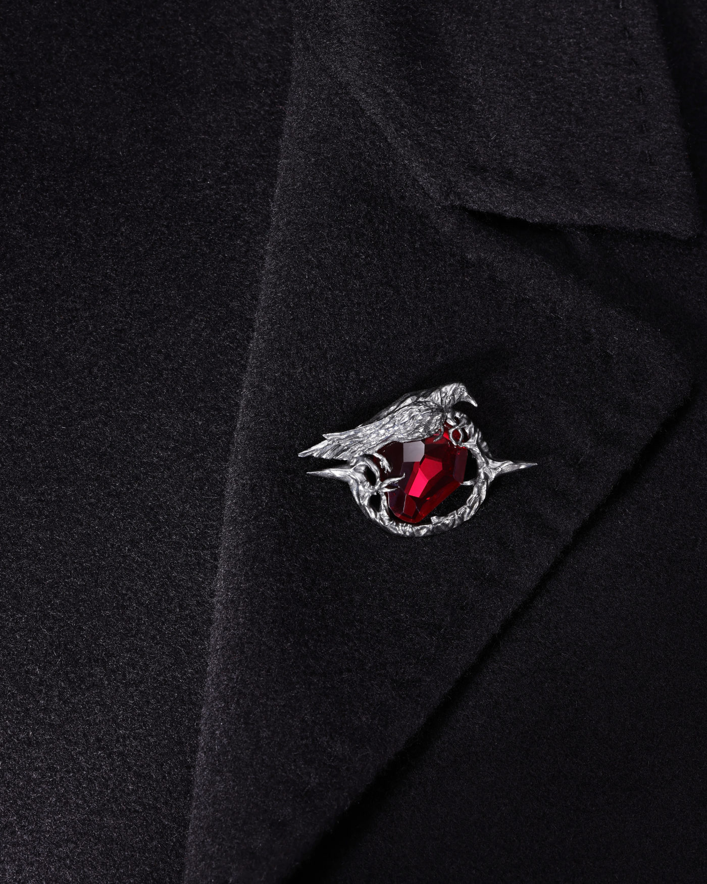 Sylus N109 Pass Crow Brooch | Love and Deepspace