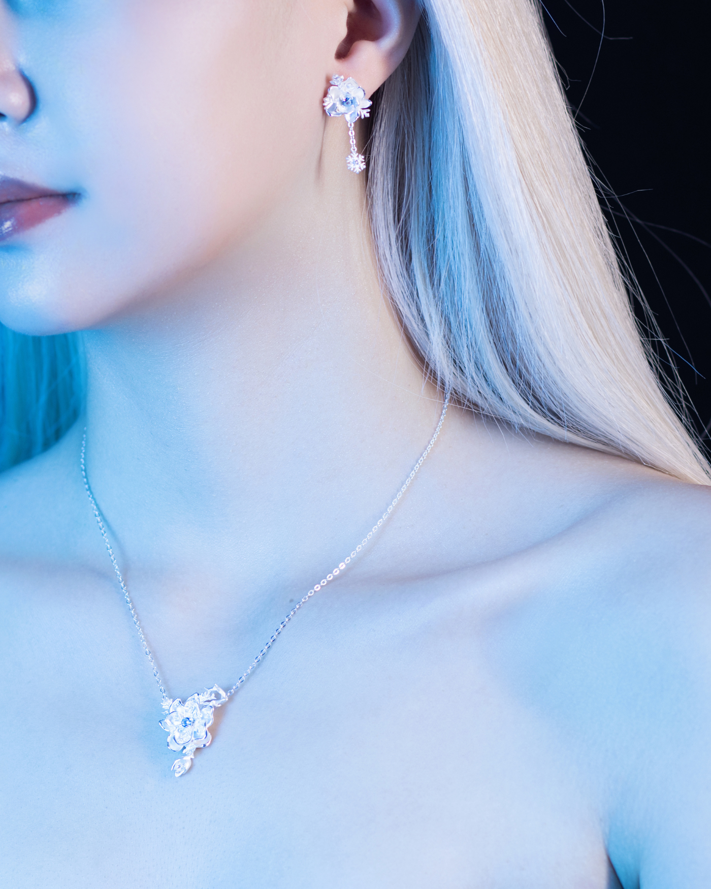 Zayne - Frosted Jasmine Earrings