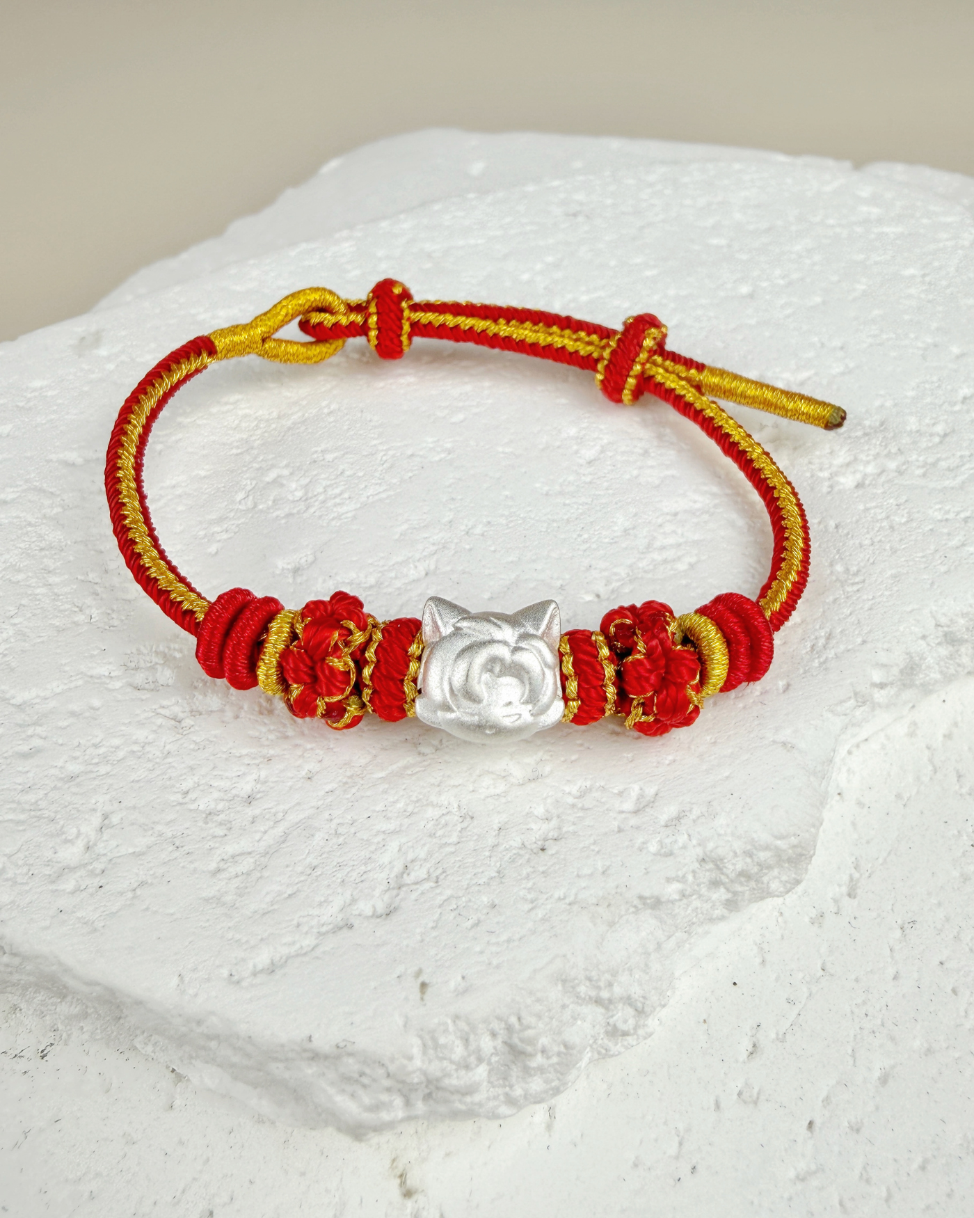 Sylus - Fiendish Kitty Meowgical Charm Bracelet