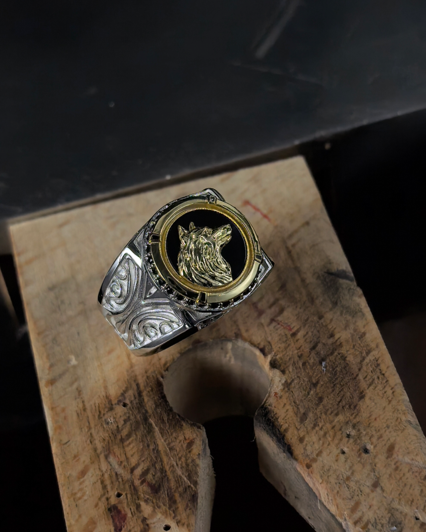 Valko - Wolf Signet Ring