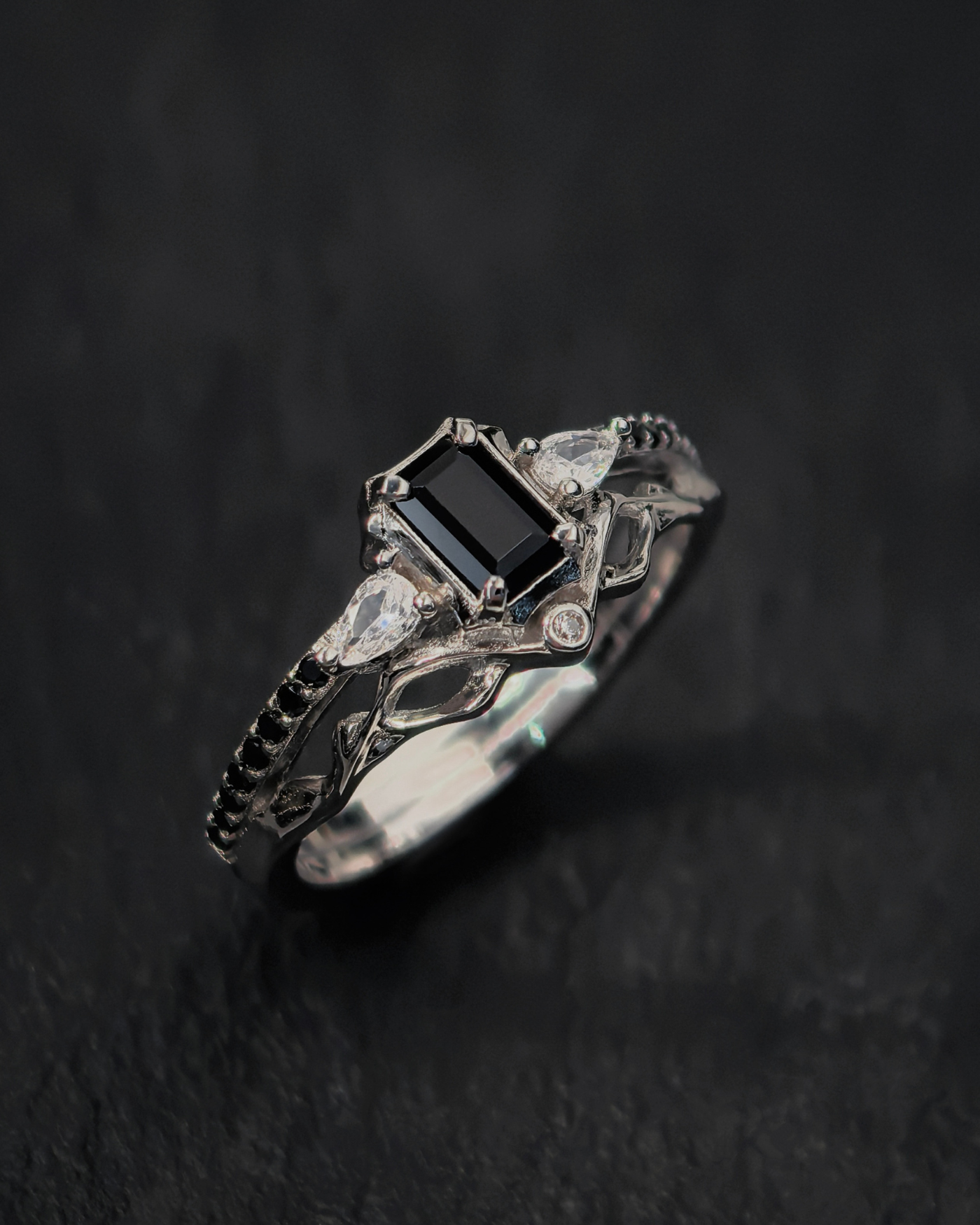 Sylus - Entwined Night (Women's Ring)｜Affinity 100 (White Gold Version)