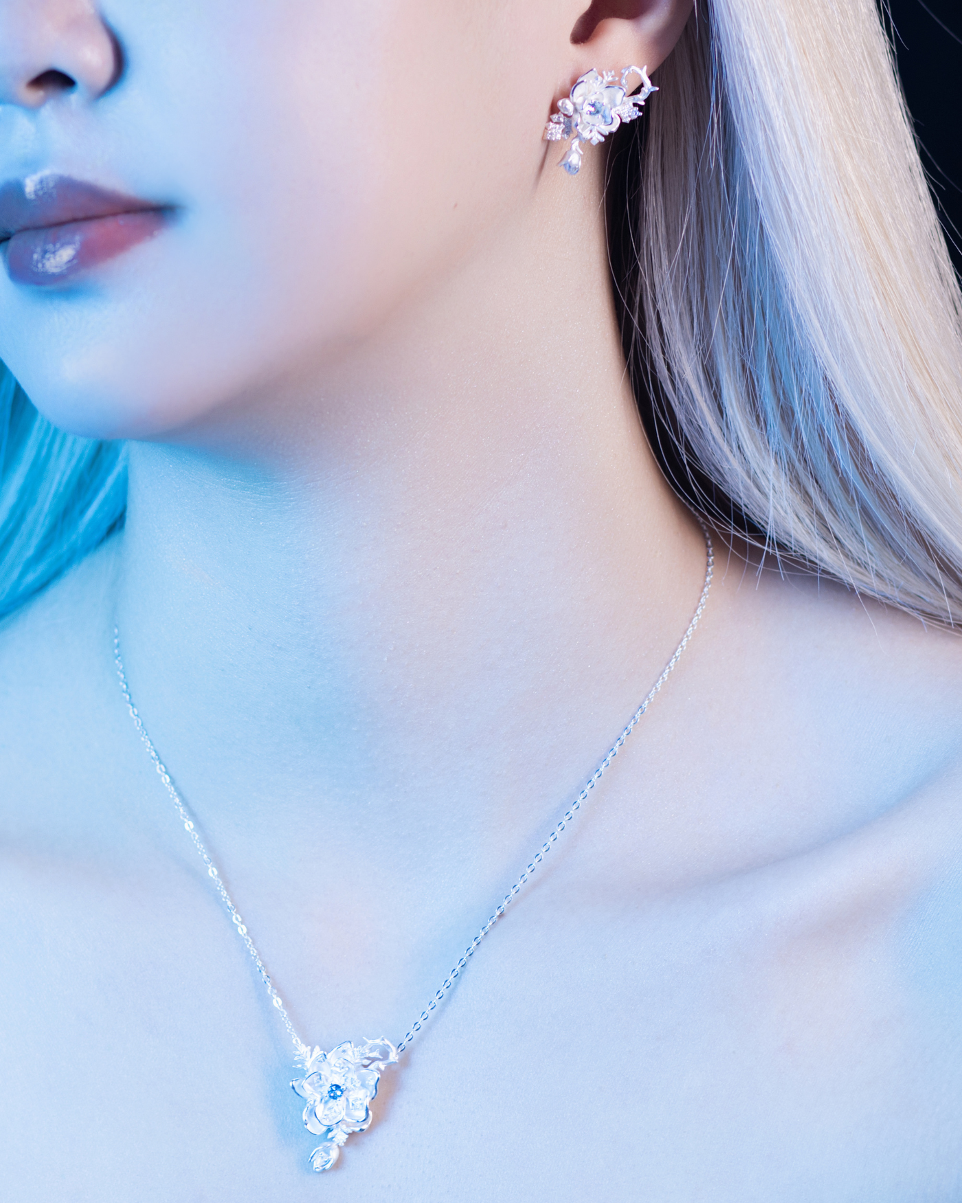 Zayne - Frosted Jasmine Earrings