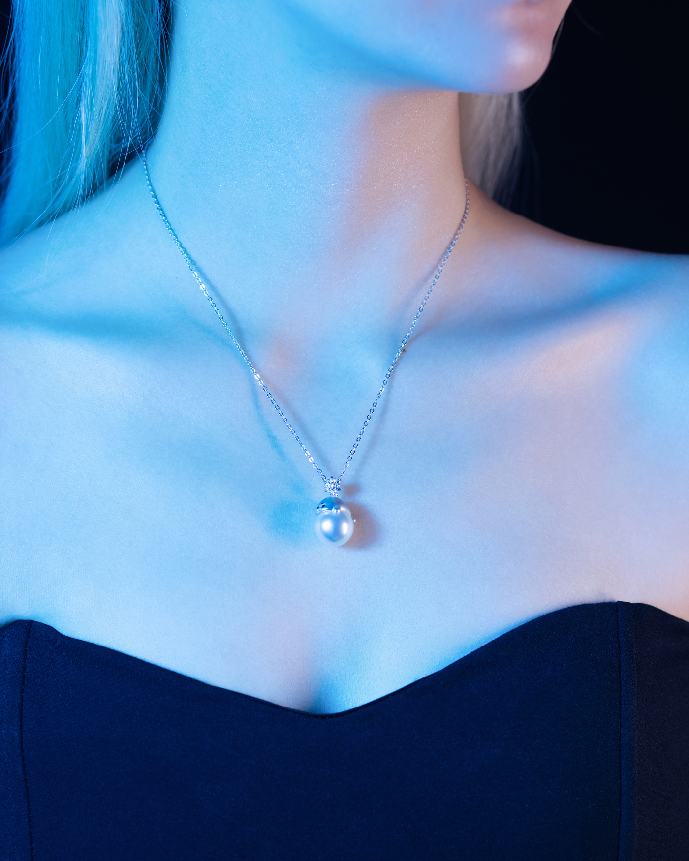 Zayne - Snowflake Seal Necklace